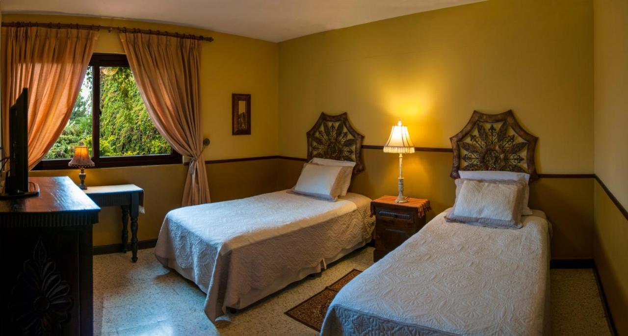 Hostal Villa Toscana Guatemala City Exterior photo